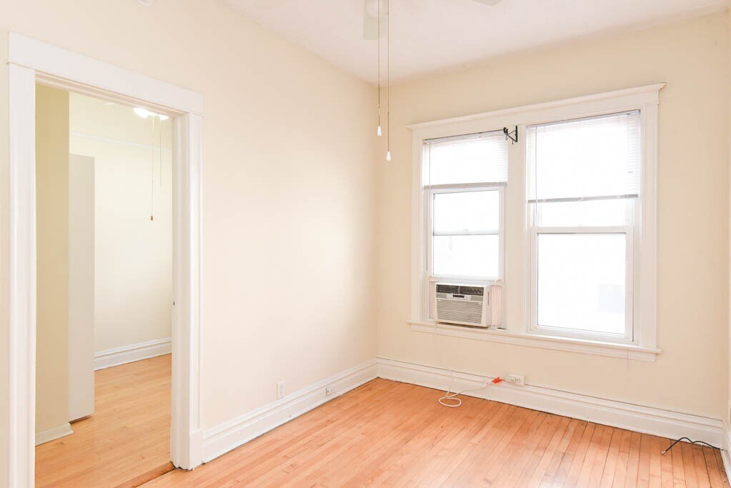 Building Photo - 1721 W Nelson St