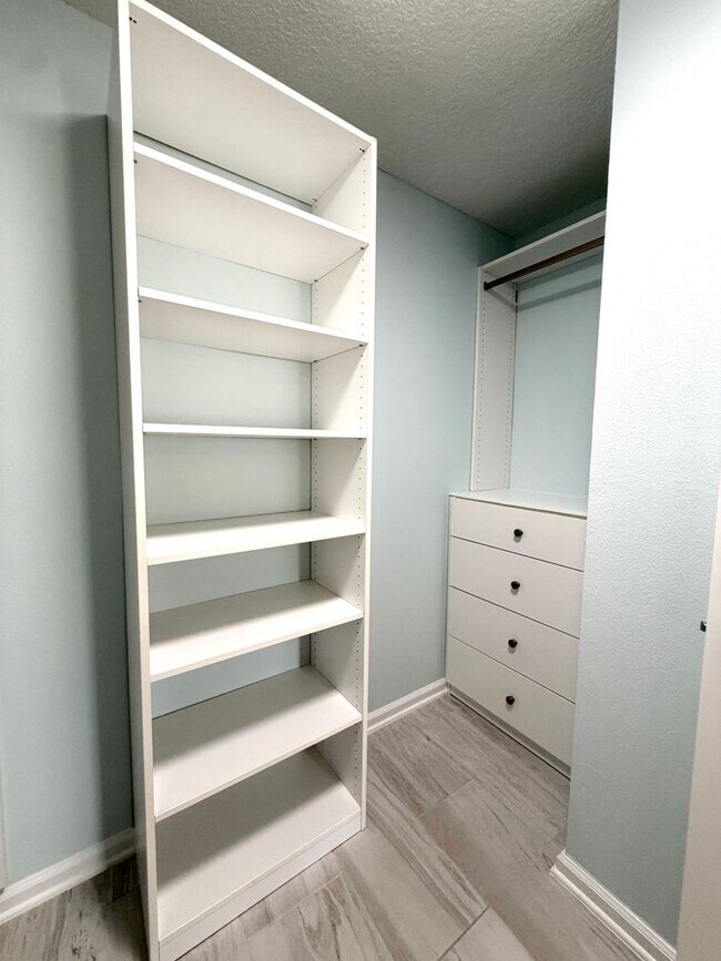 Building Photo - 500 Sandiron Cir