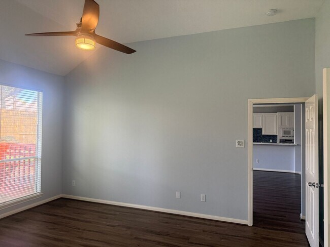 Building Photo - 4 Bedroom, 3 Car Garage Single Family Home in League City