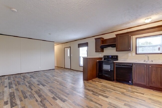 Building Photo - 96 Luart Dr