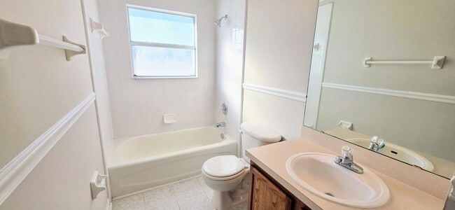 Building Photo - Cosey Cul-De-Sac Living in the Desirable Foxchase Community!