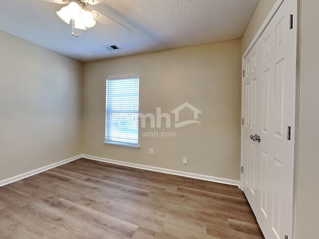 Building Photo - 4016 Broken Arrow Dr