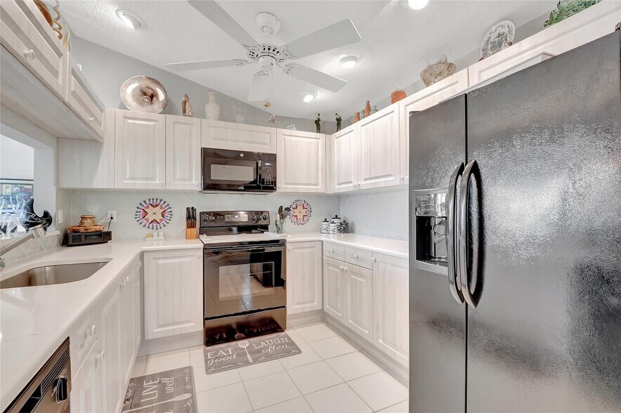 Building Photo - 8224 Cassia Dr