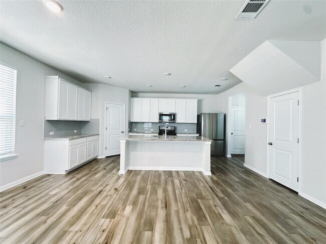 Building Photo - 330 Delaware Mountains Ter