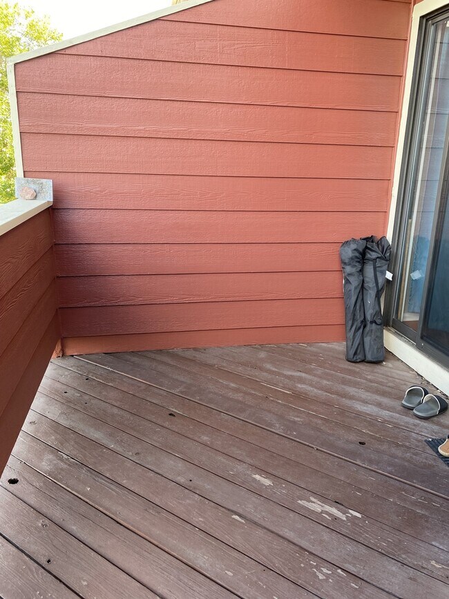 Building Photo - 2 bedroom westside - Rockrimmon