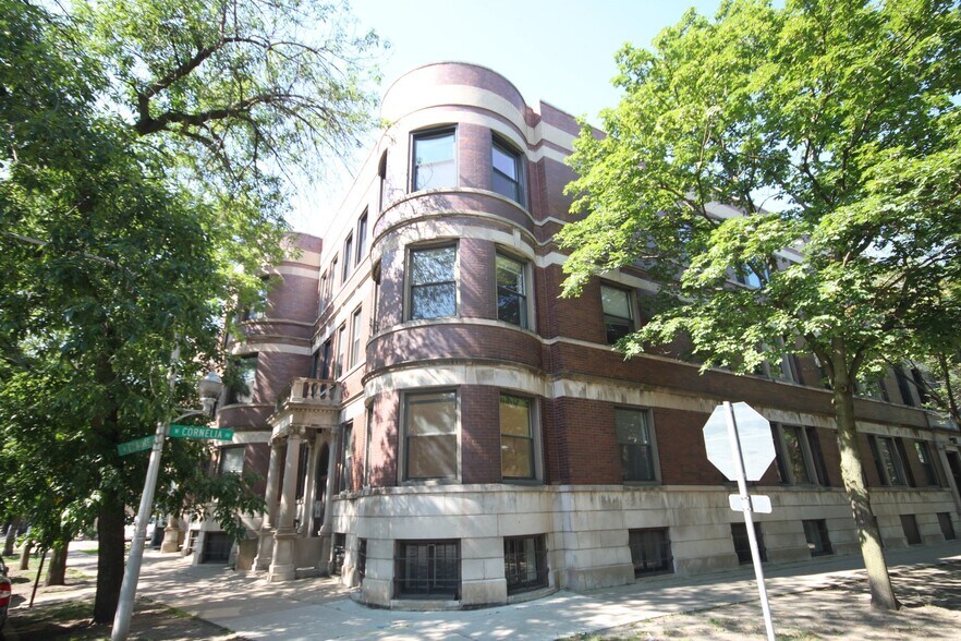 Building Photo - 727 W Cornelia Ave