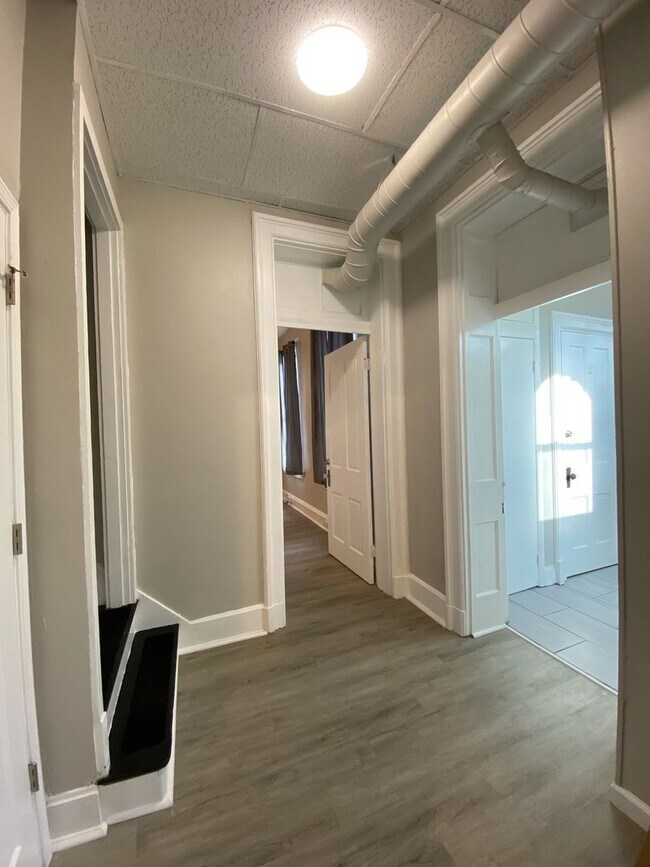 Building Photo - 2822 Jefferson Ave