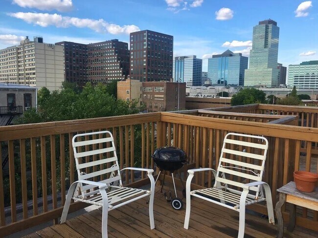 Primary Photo - 204 6th St