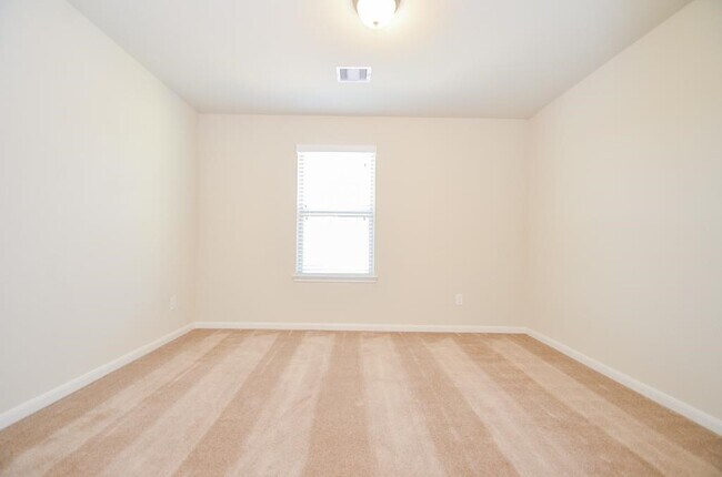 Building Photo - 16922 Sedum Grn