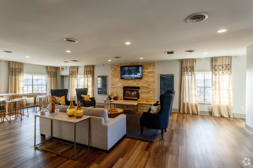 Aventura Bellevue 1000 Amberwood Cir Nashville TN 37221 Apartment