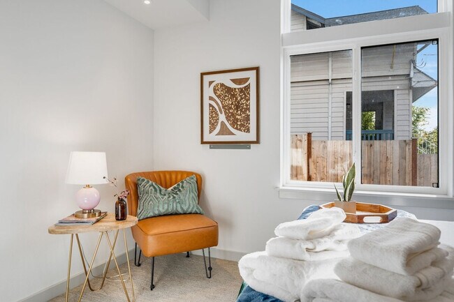 Building Photo - 4806 Dayton Ave N