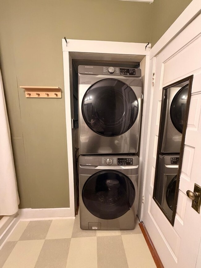 Building Photo - 3/1 House in Celanese $1,495