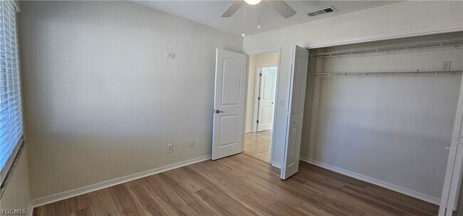 Building Photo - 420 SE 15th Terrace