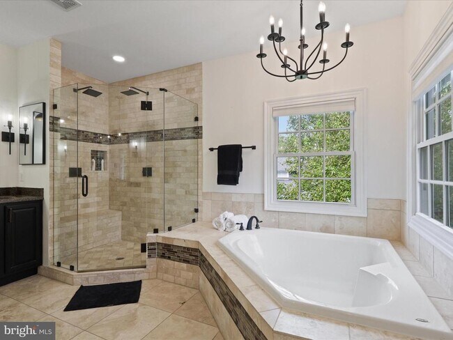 Building Photo - 904 Locust St