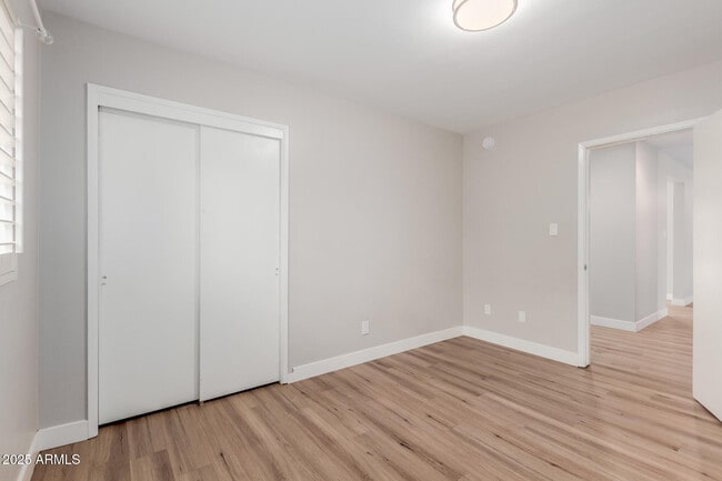 Building Photo - 5001 E Mitchell Dr