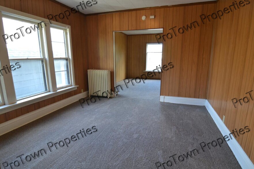 Building Photo - 213 N Hickory St