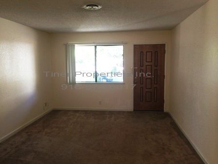 Building Photo - Charming Two Bedroom Duplex in Fair Oaks