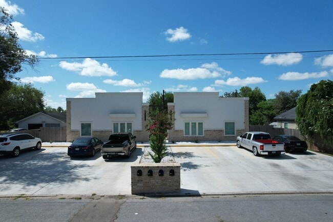 Building Photo - 312 E Magnolia Ave