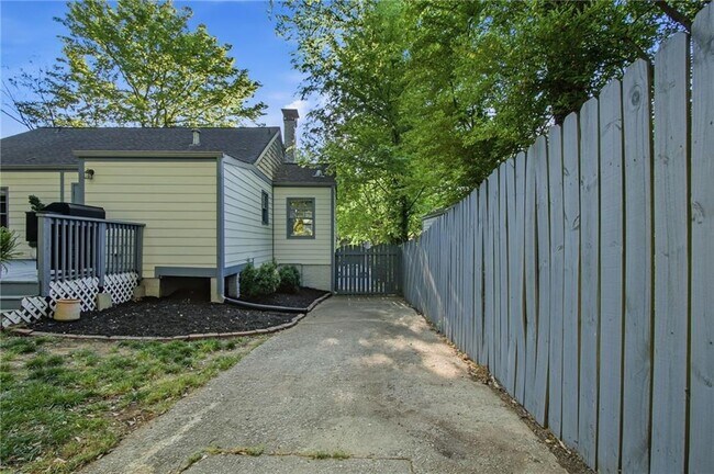 Building Photo - 1189 Atlantic Dr NW