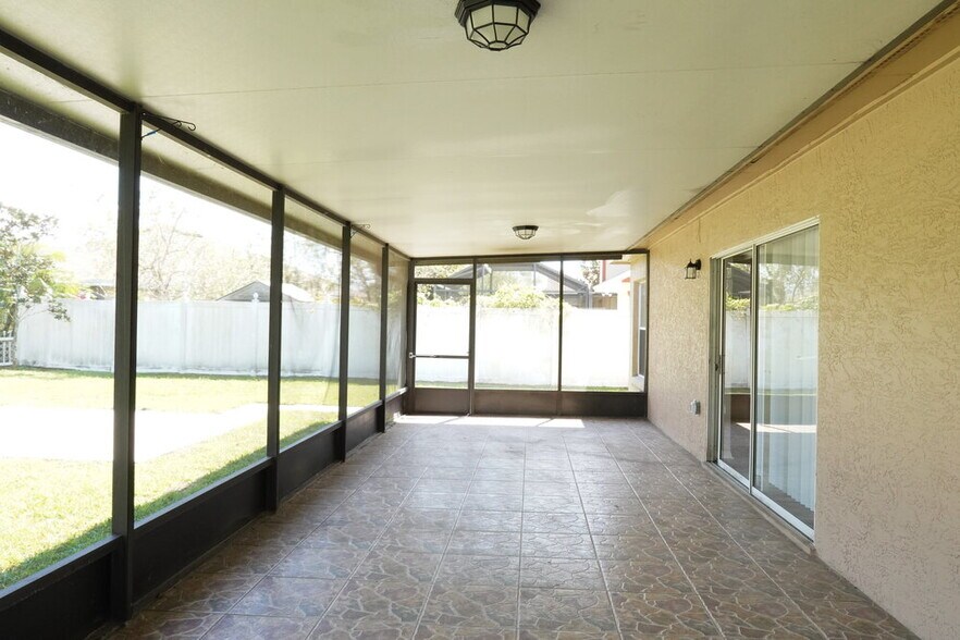 Building Photo - 1917 Excalibur Dr