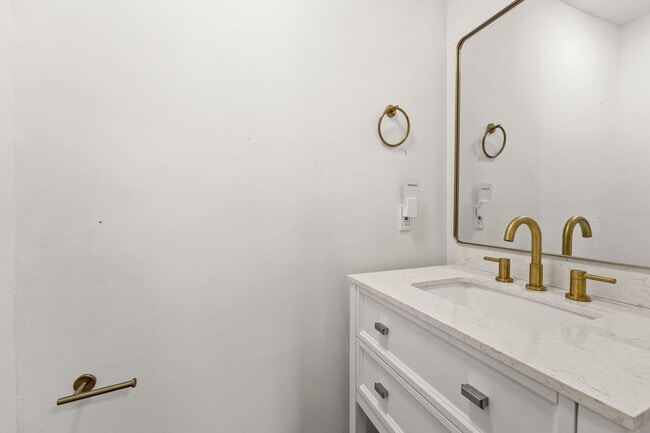 Building Photo - 2 Bed 1.5 Bath Jax Beach - Walk to the Beach- Newly remodeled