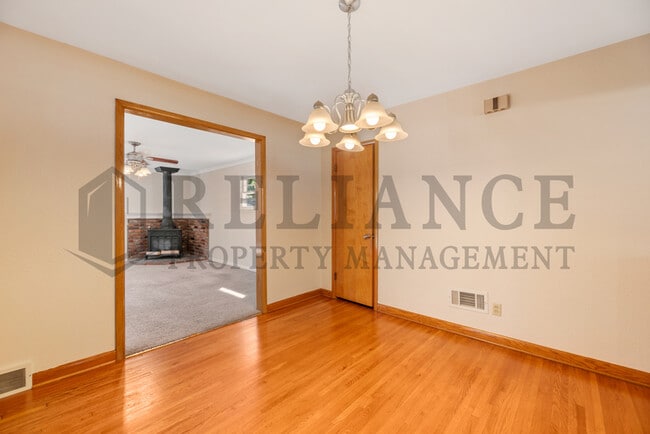 Building Photo - 878 S Fabrique Dr