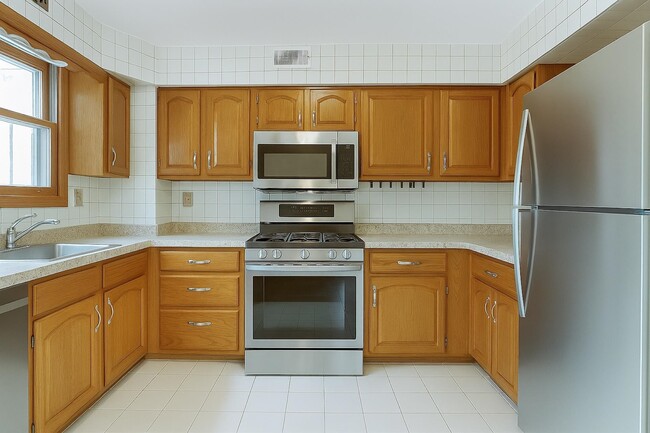 Building Photo - 210 Pavonia Ave