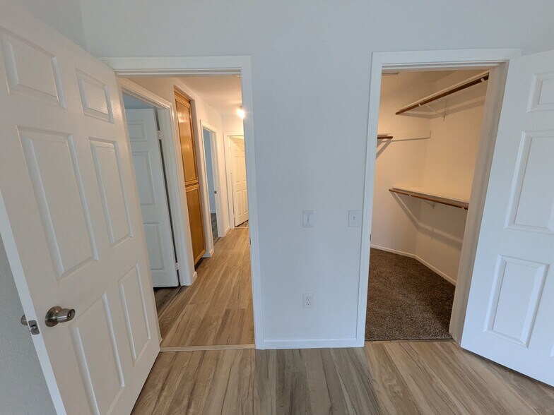 Building Photo - 583 Hildale Cir