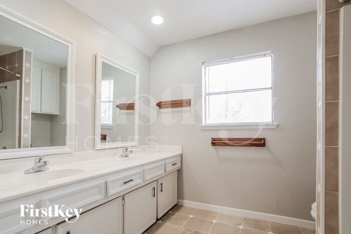 Building Photo - 21419 Park Willow Dr