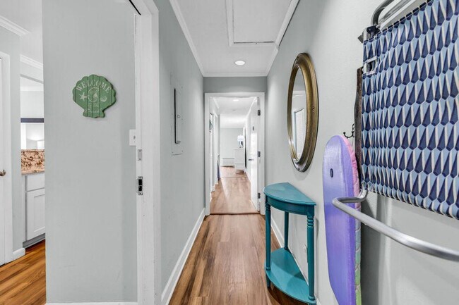 Building Photo - 202 75th Ave N