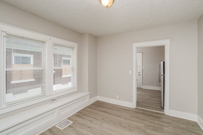 Building Photo - 656 S 42nd St