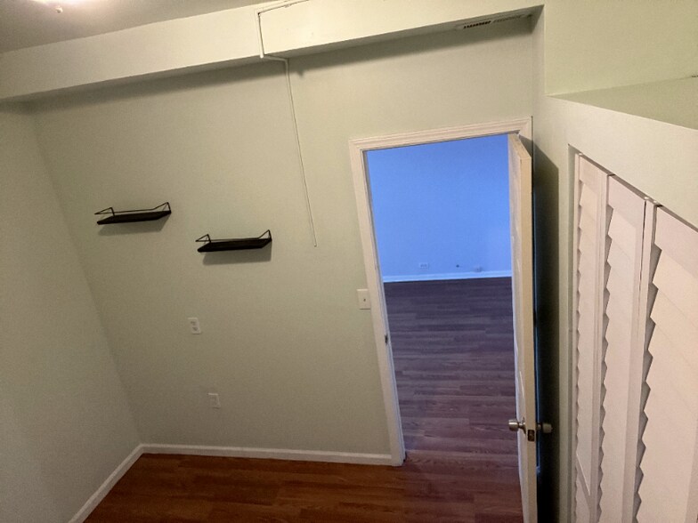 Building Photo - 1639 W 38th Pl