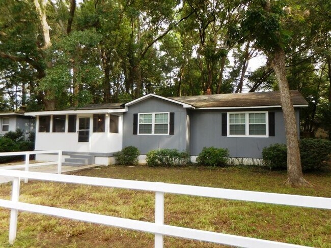 Primary Photo - 1668 Pepper Dr