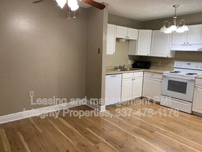 Building Photo - 206 Elks Cove