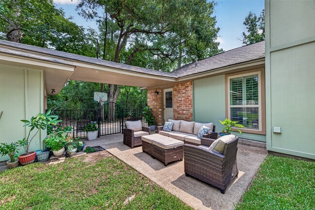 Building Photo - 23011 Fox Hunt Dr