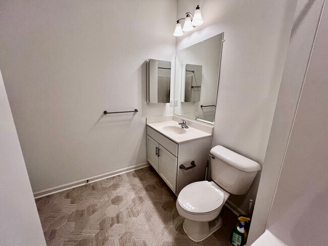 Building Photo - Luxurious 2-Bed Home with Gourmet Kitchen ...