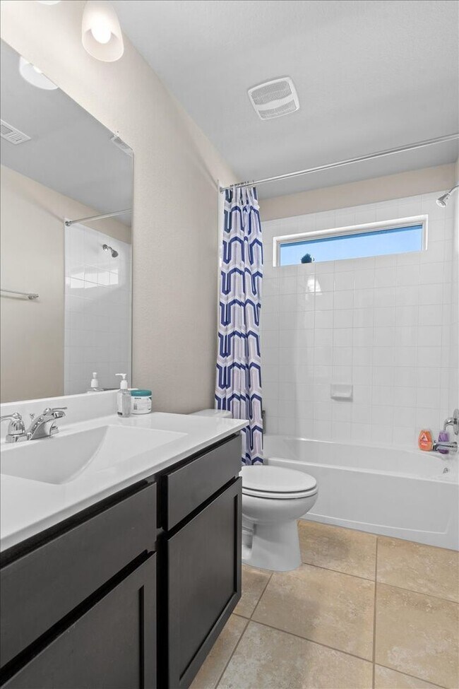 Building Photo - Spectacular 4 Bedroom, 3.5 Bath, Corner Lo...