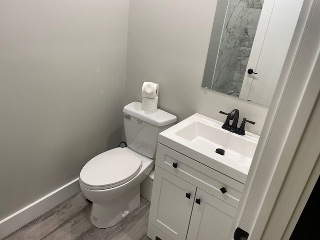 Building Photo - 194 North End Blvd