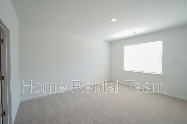 Building Photo - 108 Windrush Pnes