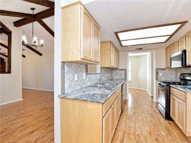 Building Photo - 604 Hill Cove