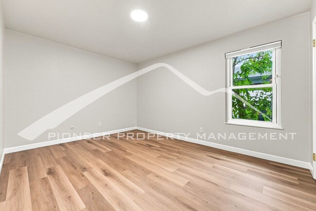 Building Photo - 3141 S Tamarac Dr