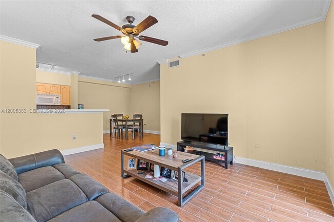 Building Photo - 6841 SW 44th St