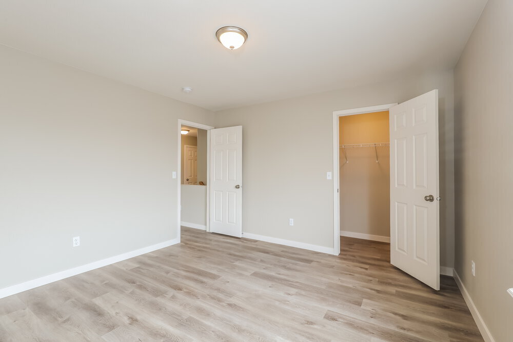 Building Photo - 485 River Way