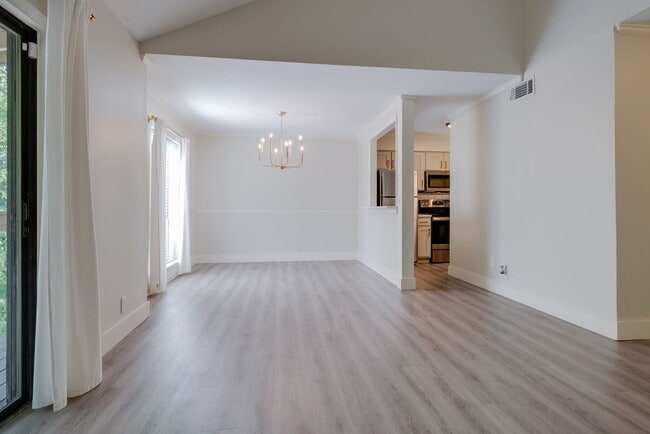 Building Photo - Beautifully renovated 1 bed, 1 bath Condo ...