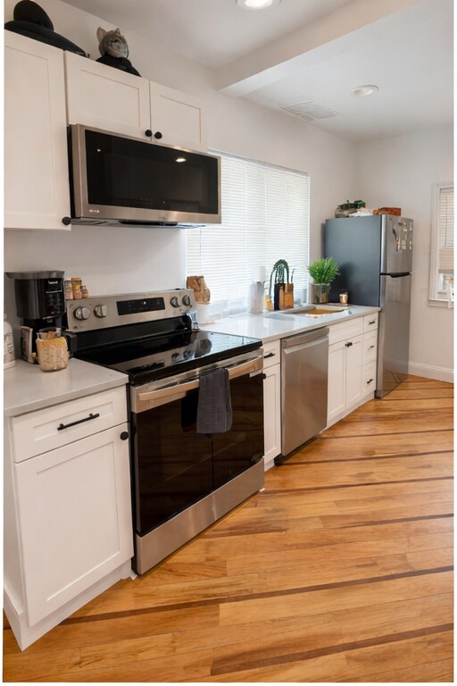 Building Photo - 585 Shirley St