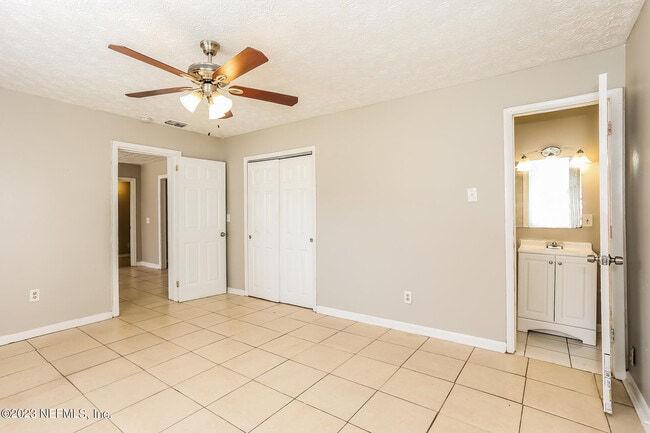 Building Photo - 1411 Palmdale St