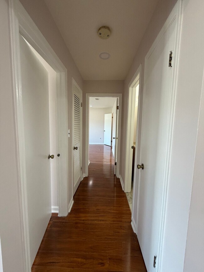 Building Photo - 1409 Green Hollow Dr