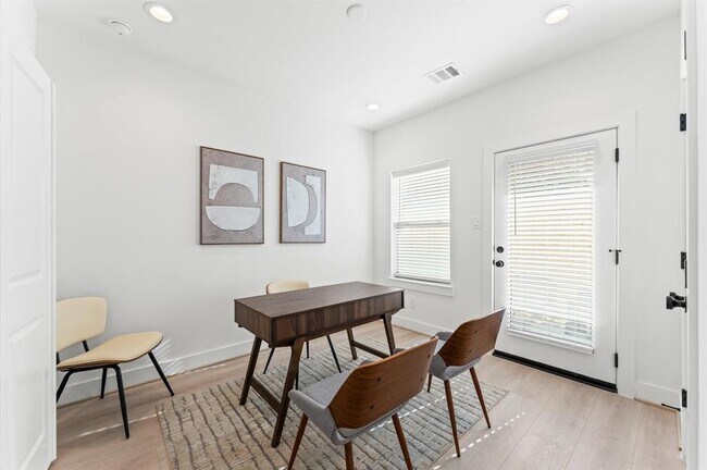 Building Photo - 808 Curtin St