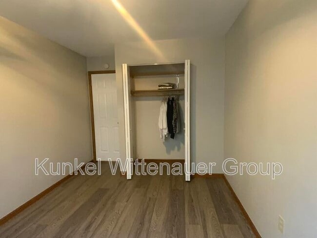 Building Photo - 111 Twin Oaks Dr