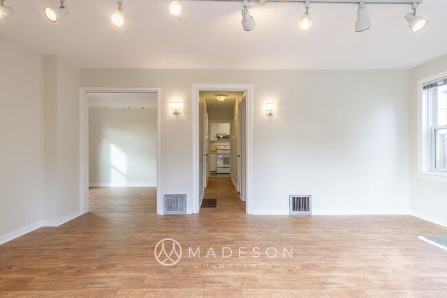 Building Photo - Charming First Hill Single Family House wi...